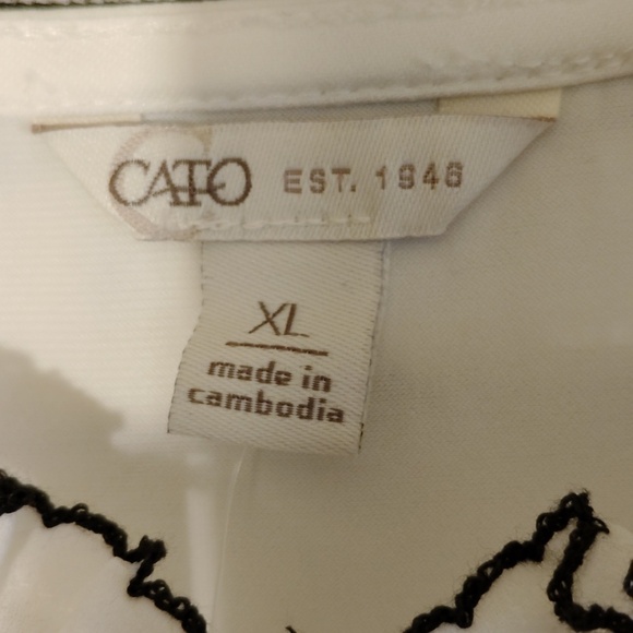 Cato White Blouse with Black Accents - Picture 9 of 10